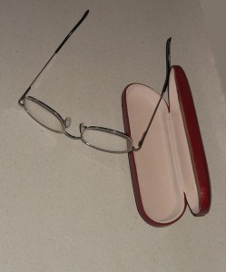 Autofahrer sollten regelmäßig ihre Sehschärfe überprüfen lassen: Bei nachlassender Sehschärfe evtl. ist eine neue Brille fällig. Foto: Petra Grünendahl.