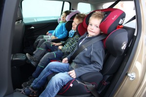 Kinder müssen im Auto richtig gesichert werden. Foto: ACE / Emmerling.
