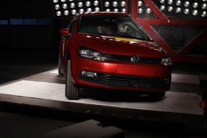 Pfahlaufpralltest im ADAC Testzentrum mit einem VW Polo mit Curtain-Airbag. Foto: ADAC.