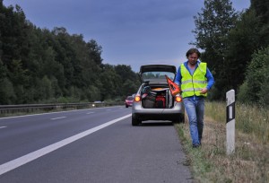 Wenn es gekracht hat: Unfallstelle sichern und Europäischen Unfallbericht ausfüllen. Bei Personenschäden immer die Polizei rufen. Foto: HUK-Coburg.