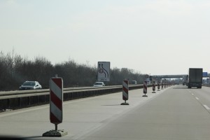 Die linke Spur im Baustellenbereich ist häufig nur für Fahrzeuge bis zu einer Breite von zwei Metern zugelassen. Foto: ARCD.