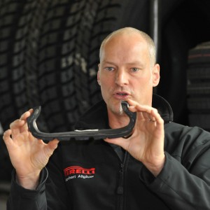 Norbert Allgäuer-Wiederhold, Reifenfachmann bei PIrelli, klärt auf über Reifen-Mythen. Foto: Pirelli.
