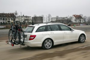 GTÜ-Ratgeber: Sicher in den Urlaub mit Dachbox und Radträger. Foto: GTÜ / Tschovikov.