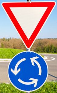vorfahrt-gewaehren-kreisverkehr